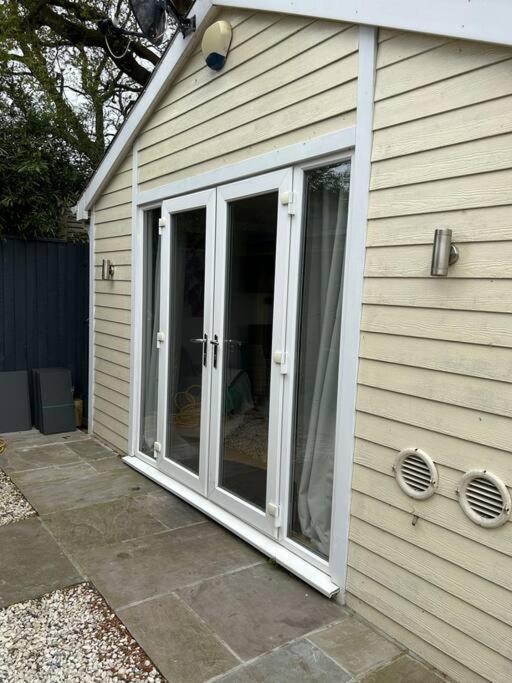Lovely Cabin. Hot Tub Ex £40 Per Night Poole