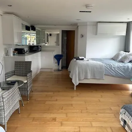 Lovely Studio Cabin. Hot Tub Ex £40 Per Night Пул Экстерьер фото