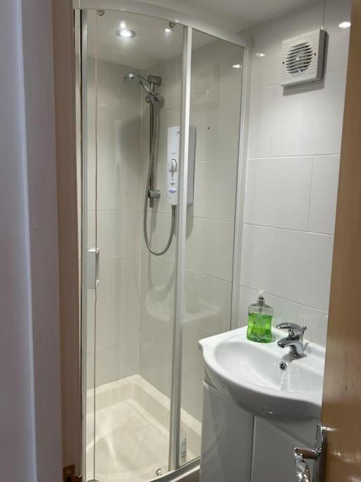 Дом отдыха Lovely Cabin. Hot Tub Ex £40 Per Night *